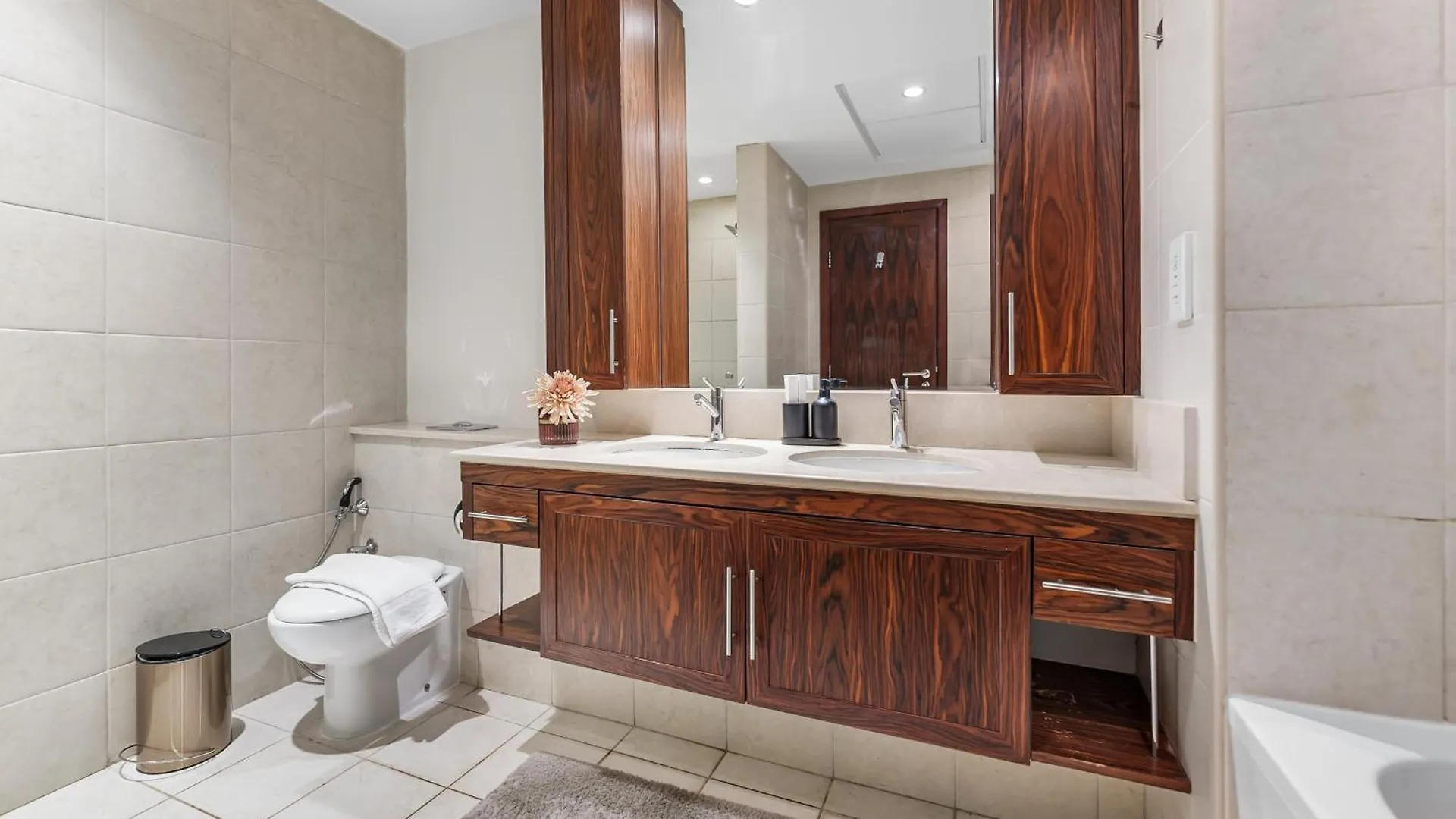 Magnificent - Spacious New 2Br In Downtown Dubai Apartment
