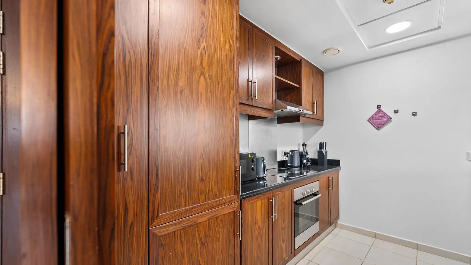 Daire Magnificent - Spacious New 2Br In Downtown Dubai