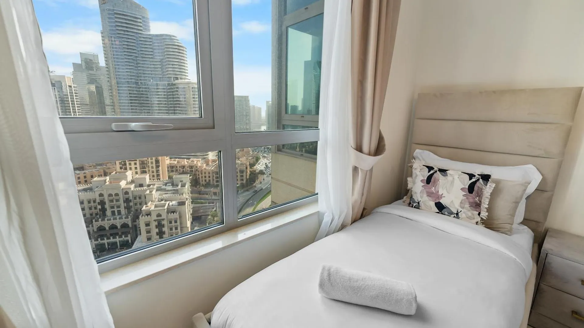 Magnificent - Spacious New 2Br In Downtown Dubai Daire